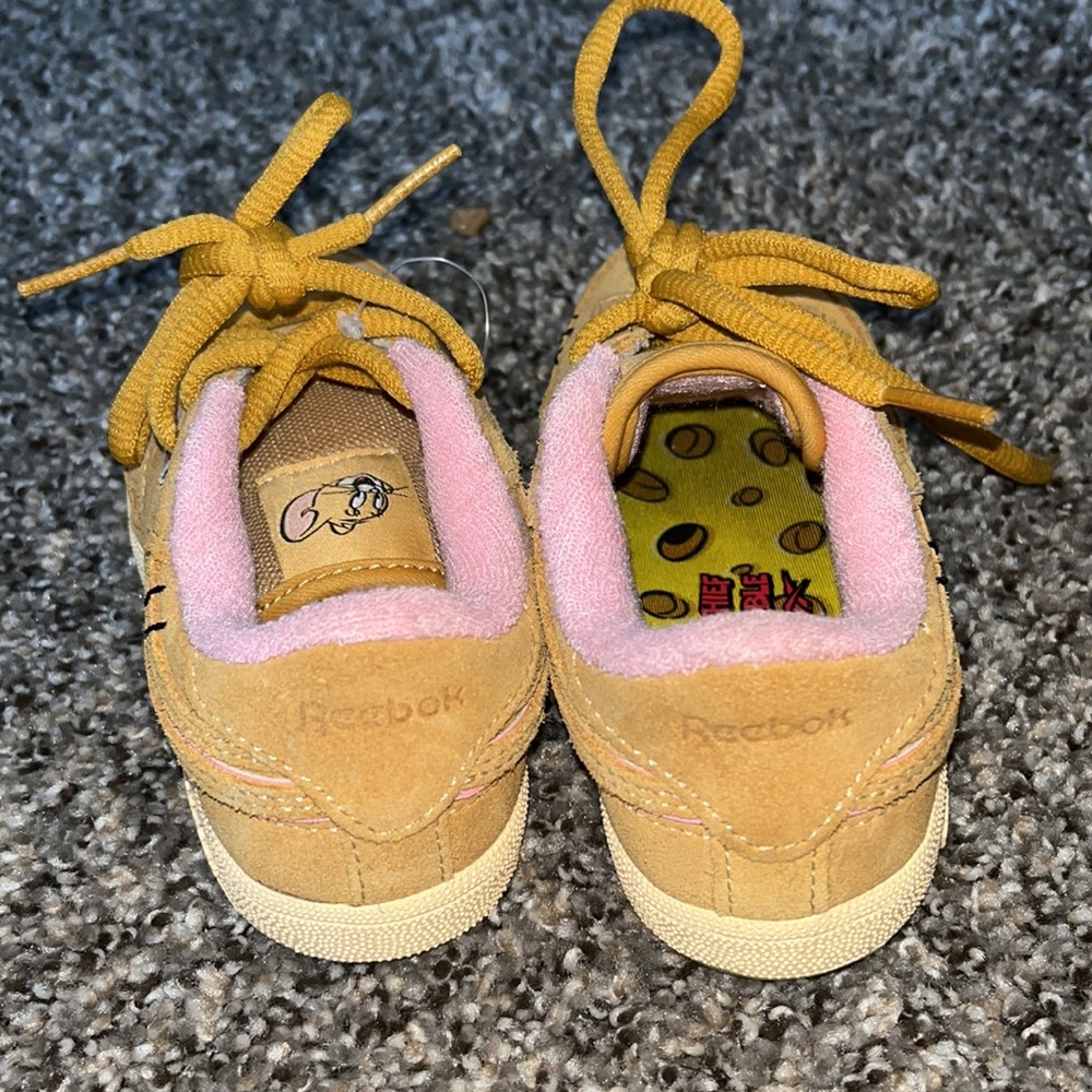 Tom and Jerry Reebok - Picture 4 of 6